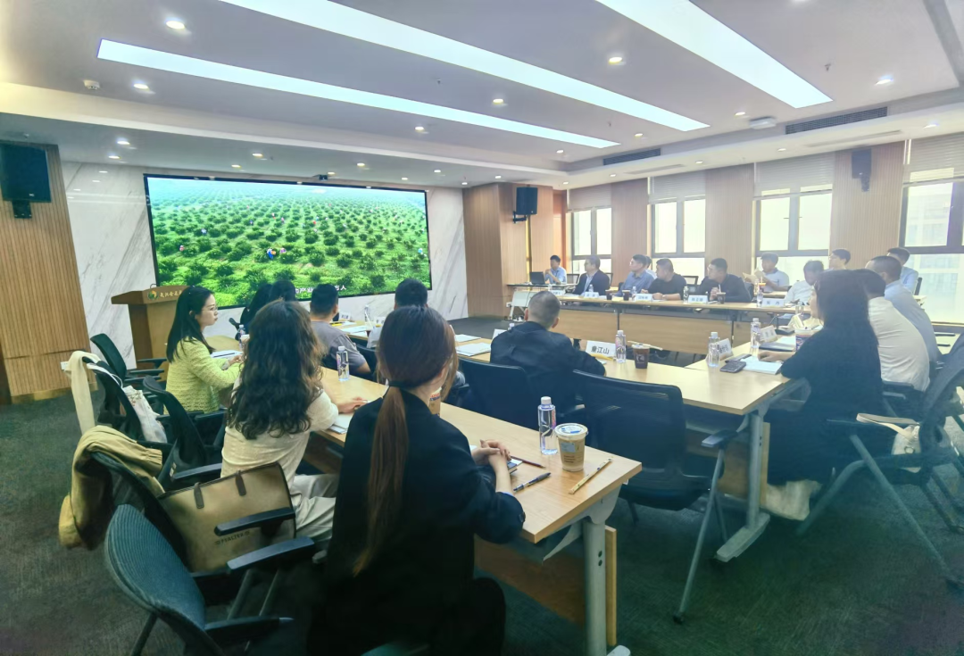 江夏區(qū)年輕一代企業(yè)家商會(huì)“知名企業(yè)鑒學(xué)行”活動(dòng)在武漢金龍集團(tuán)成功舉辦